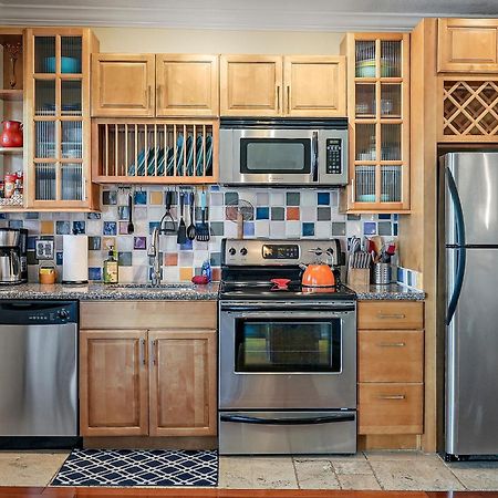 Wine-Dine-Sunshine Cozy Flat In The Heart Of Dtsp St. Petersburg Exterior foto