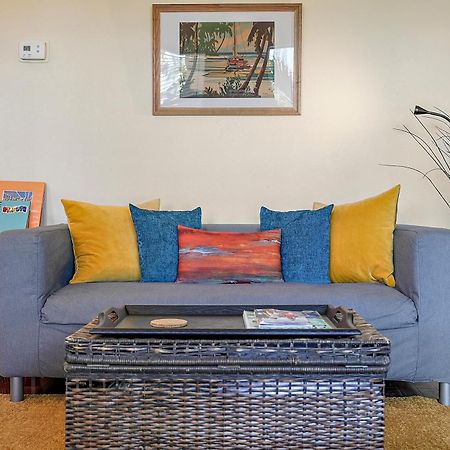 Wine-Dine-Sunshine Cozy Flat In The Heart Of Dtsp St. Petersburg Exterior foto