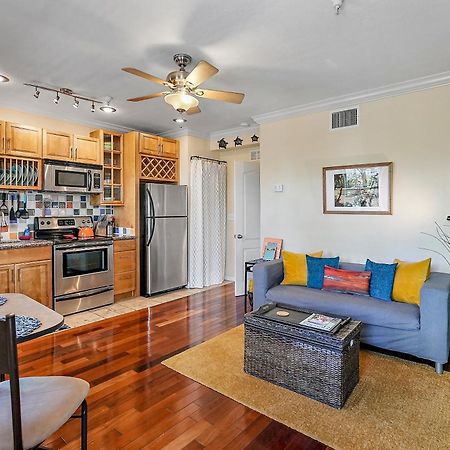 Wine-Dine-Sunshine Cozy Flat In The Heart Of Dtsp St. Petersburg Exterior foto