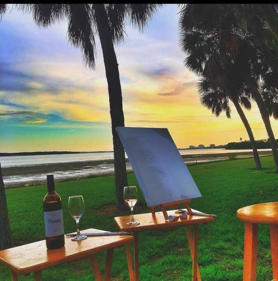 Wine-Dine-Sunshine Cozy Flat In The Heart Of Dtsp St. Petersburg Exterior foto