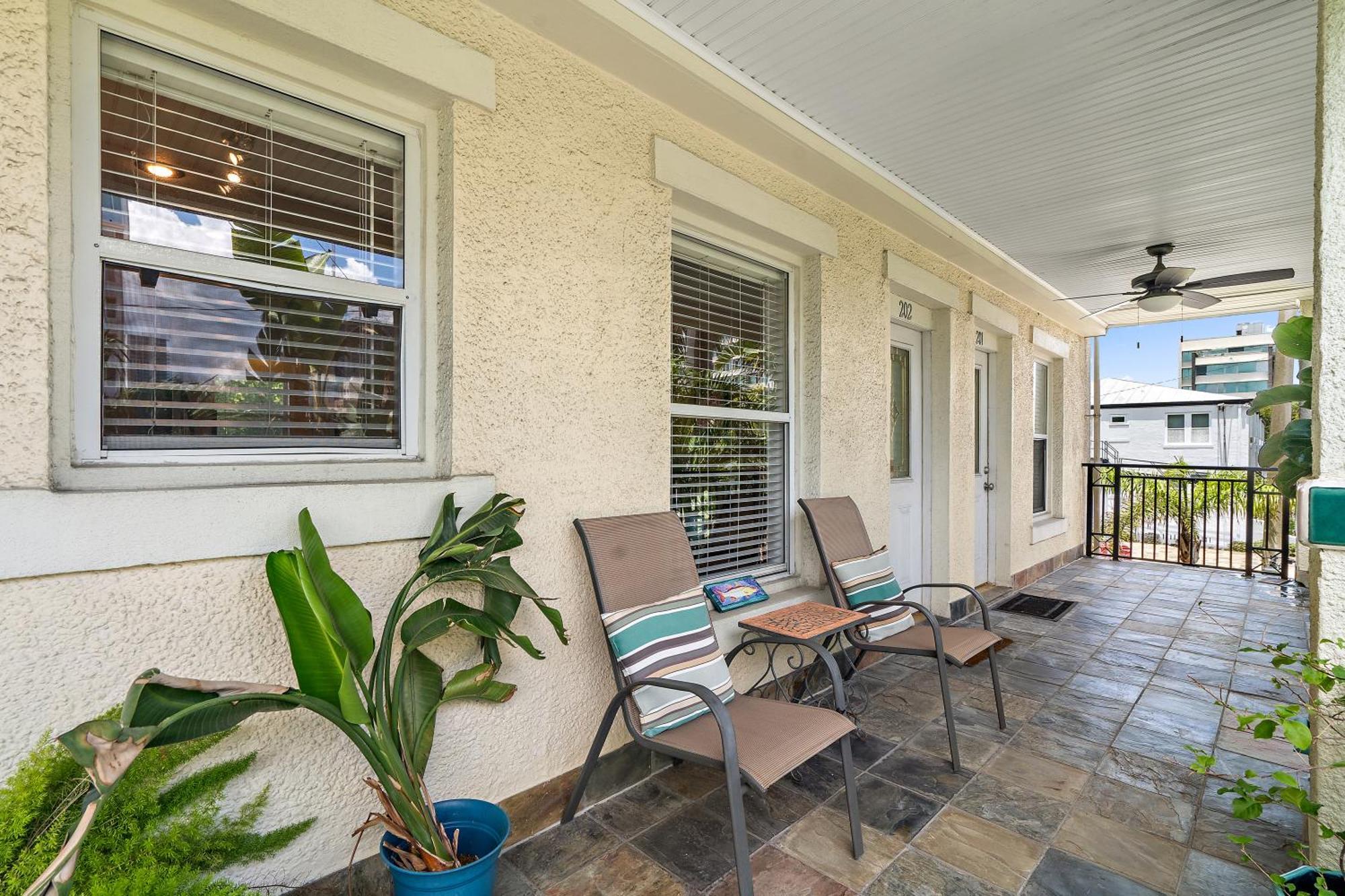 Wine-Dine-Sunshine Cozy Flat In The Heart Of Dtsp St. Petersburg Exterior foto
