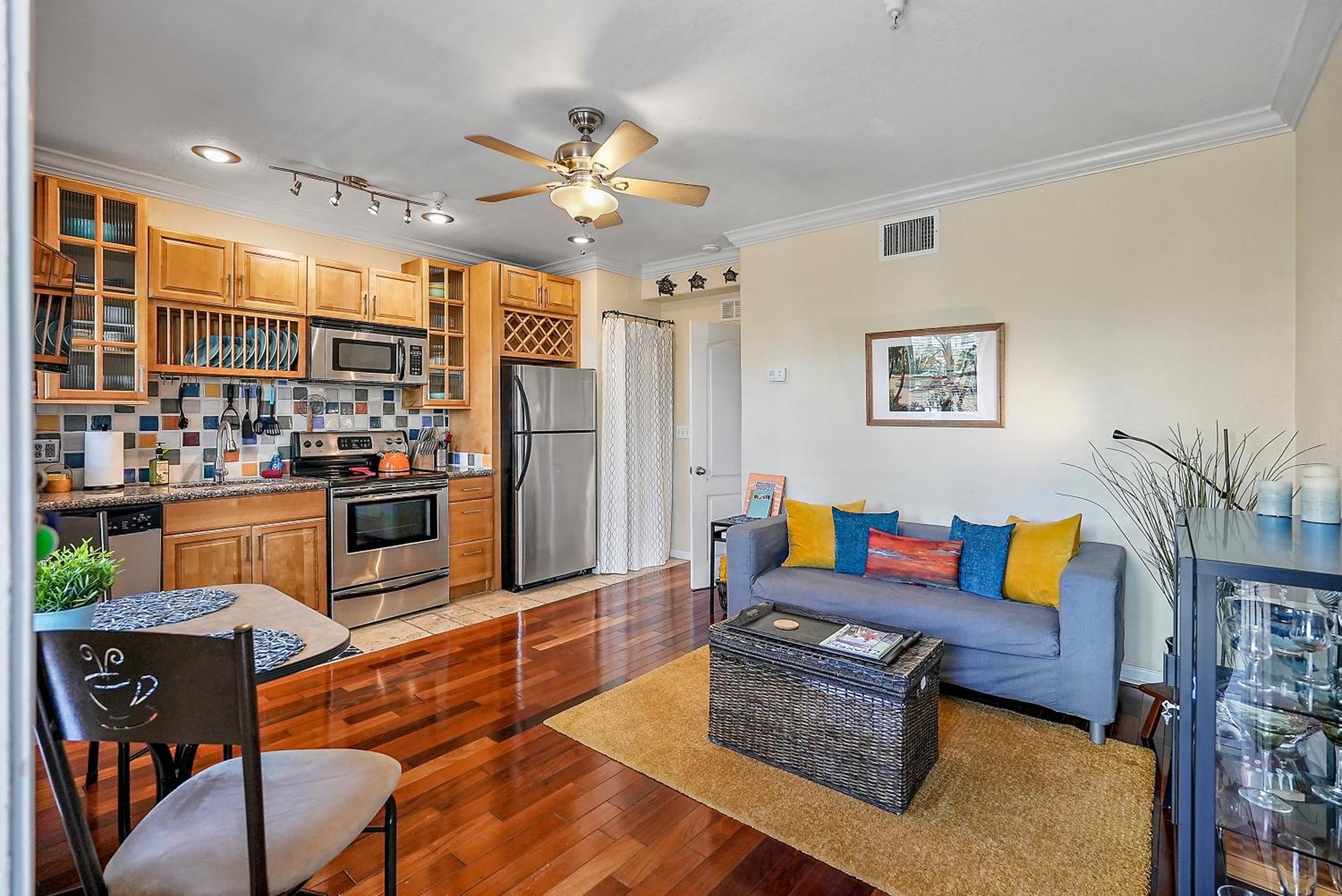 Wine-Dine-Sunshine Cozy Flat In The Heart Of Dtsp St. Petersburg Exterior foto