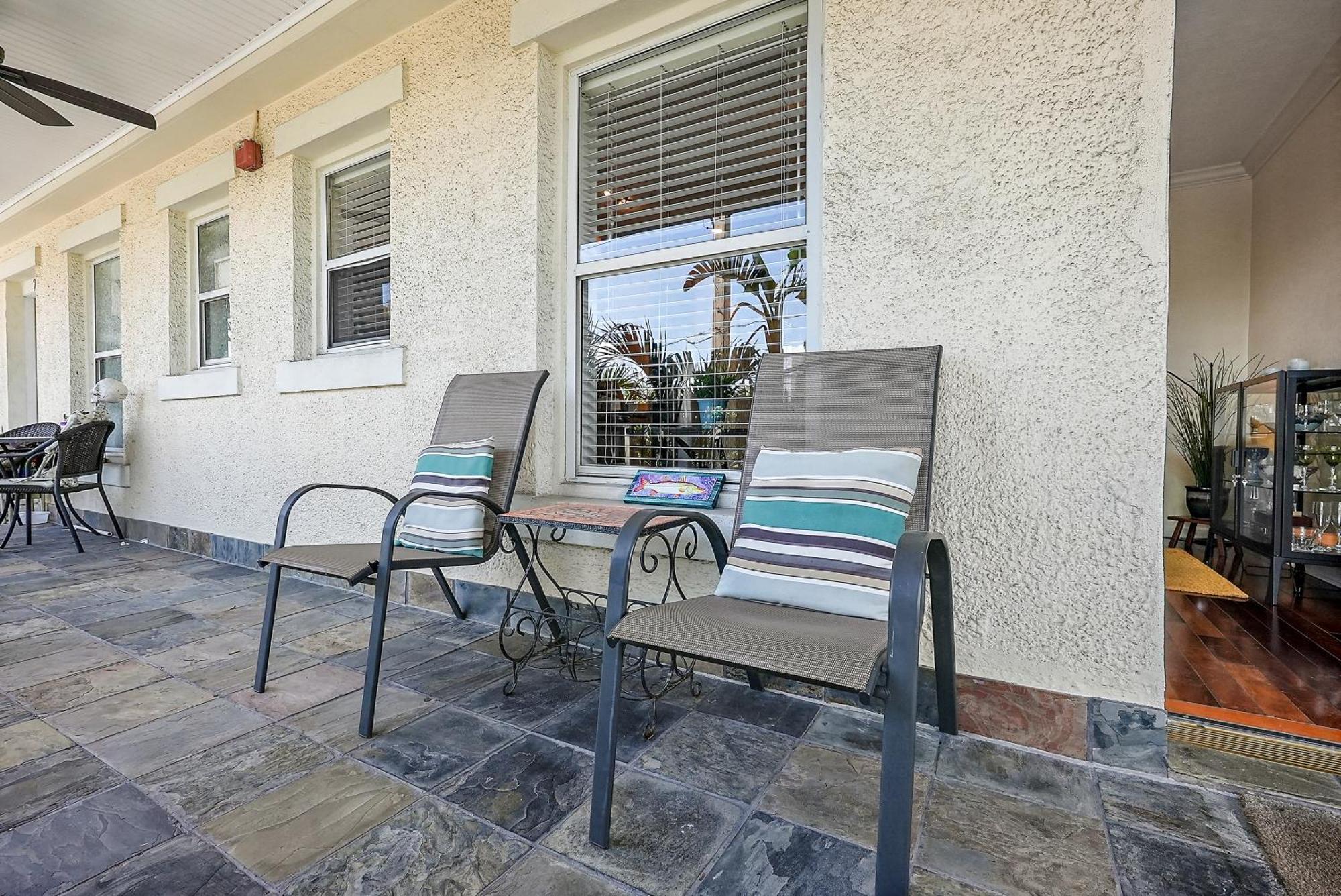 Wine-Dine-Sunshine Cozy Flat In The Heart Of Dtsp St. Petersburg Exterior foto